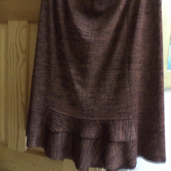 Exclusively MISOOK Skirt with a Flare~Bronze + Black Heathered ~Pleat Accents~2X - Picture 5 of 10